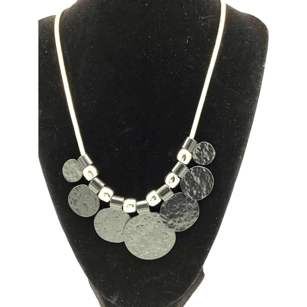 Black and Gold Circle Necklace - Picture 3 of 3
